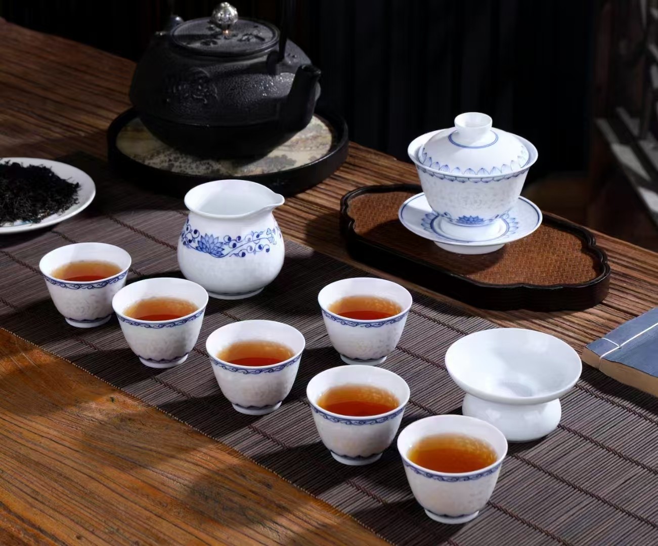 手绘玲珑茶具
